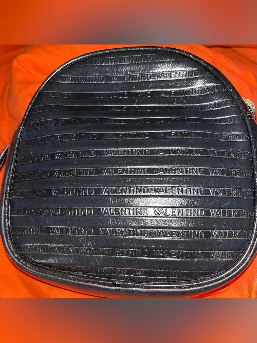 Valentino compact round